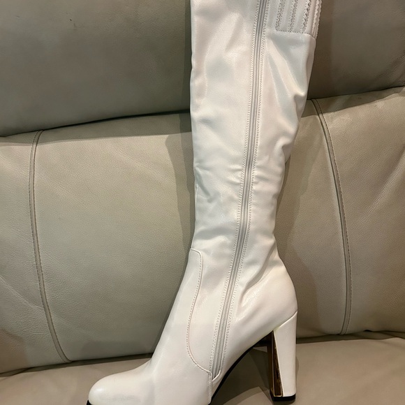 White boots - Picture 2 of 5